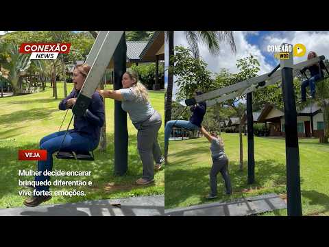 Vídeo: Mulher decide encarar brinquedo diferentão e vive fortes emoções.