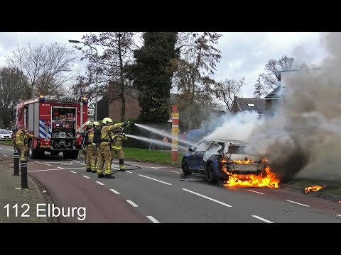 PRIO 1 Brandweer Elburg 06-1541 met spoed naar een autobrand in Elburg