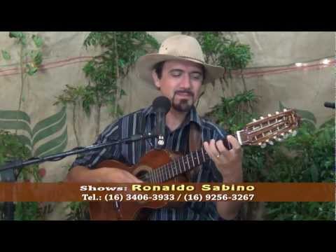Ronaldo Sabino interpreta no encerramento do programa Prosa, Café e Viola   NUM CANTO DE MINAS