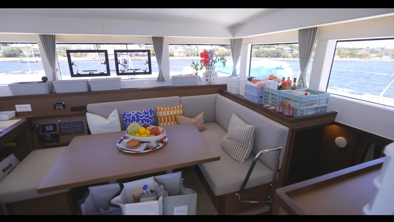 Boat tour of Lagoon 40 Catamaran - Annette