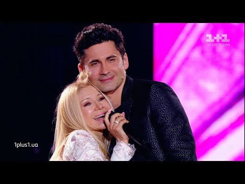 Dan Balan’s mother sang on the stage of the Voice of the Country