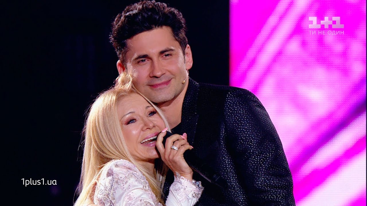 Мама Дана Балана спела на сцене Голоса страны