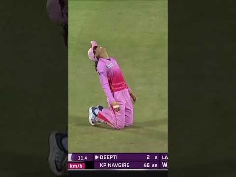 Smriti Mandhana get injured in this catch🤕🤕🤕🤕#viral #shorts #cricket #catch #smritimandhana #all