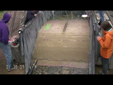 experiment of dam breach (compacted sand), 0.77 m high dam, by USGS