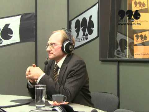 Общество и власть в условиях политического кризиса В гостях: Михаил Дмитриев, Президент Центра стратегических разработок. Страница программы на нашем сайте: http://finam.fm/archive-view/6090/ Там можно посмотреть и прослушать полные видео и аудиоверсии этой программы, прочитать расшифровку.