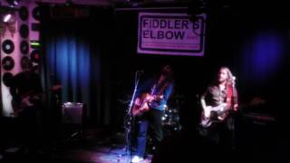 Et Tu Brucé - Watching TV (live)