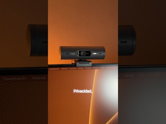 Vídeo relacionado con Logitech Brio 500 HD Webcam Ajuste Luz, Modo Visualización, Mics Duales con Reducción Ruido, Cubierta Privacidad Cámara Web, Admite MS Teams, Google Meet, Zoom, Cable USB-C, Webcam Streaming - Grafito