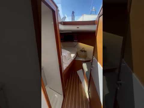 Bertram 35 Flybridge at Fort Lauderdale International Boat Show | Walk Through