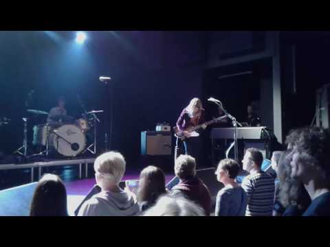 Barry Hay's Flying V Formation, Radar love