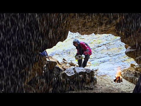 CAUGHT IN HEAVY RAIN AND THUNDER STORM - BUILDING A SHELTER IN THE CAVE - RAIN SOUNDS FOR SLEEPING