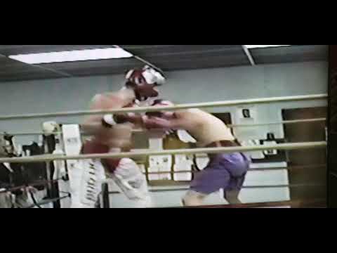 Darren Maciunski sparring Frank Savannah