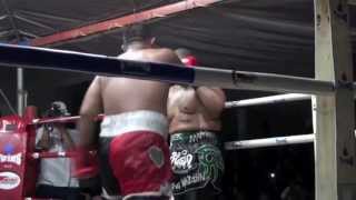preview picture of video 'Matthew Semper (Tiger Muay Thai) vs Ewan Big Boyz Omar @ Gua Musang, Malaysia 21/4/2013'