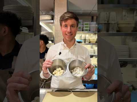 CHEF TIP - How to peel garlic 🧄 🔪