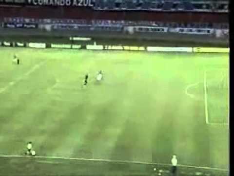 GOL DO MEIO DE CAMPO DE GUILHERME PELO CRUZEIRO EM 2007