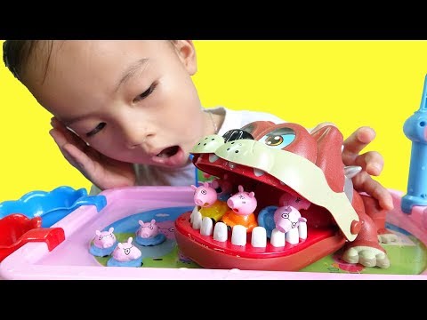 Kids pretend play Peppa pig toy with brushing and bathing for Big Croco Doc! Abckidtv Misa channel Video