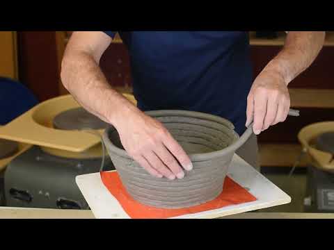 DIY Coiled pot. A big Vase or Pot using coils. #Ceramics #clay #claytutorial