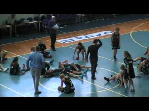 Radość zespołu MUKS WSG SUPRAVIS Bydgoszcz po awansie do Turnieju finałowego MP Kadetek