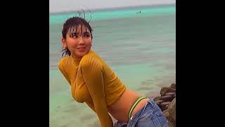 沢口愛華さん#上だけニット