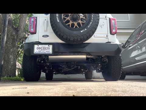 2022 Ford Bronco Stock Exhaust Comparison with Flowmaster Outlaw #bronco #fordbronco #flowmaster