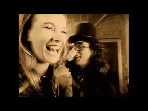 The Shamen - Ebeneezer Goode (HD)