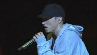 Eminem - Lose Yourself (Live - 2009) (Explicit Version)