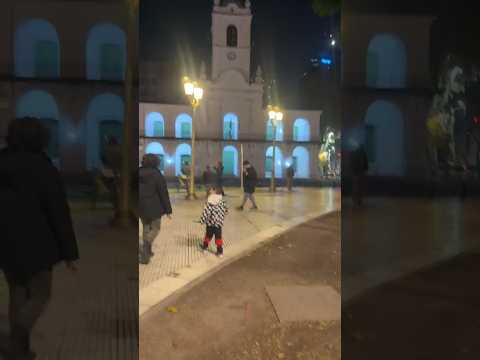 Gino Eva  Mamá Tino Silvina  Plaza de Mayo Cabildo calle Bolivar Buenos Aires 30/5/26