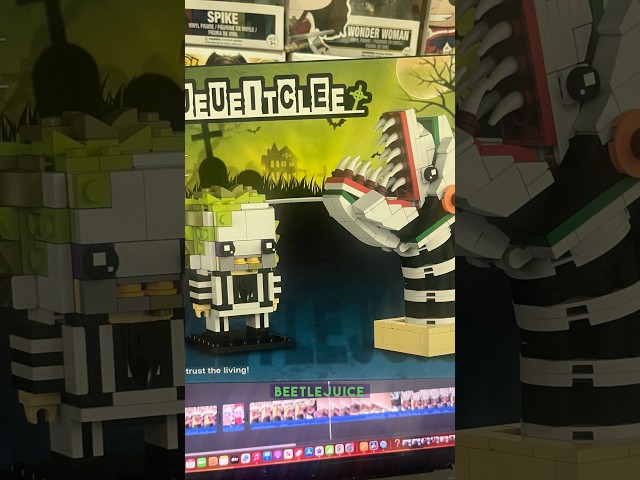 Vídeo relacionado con Enesco Jim Shore Beetlejuice Maintlands - Figura Decorativa