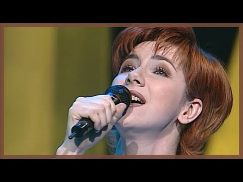 1996 Croatia: Maja Blagdan - Sveta ljubav (4th place at Eurovision Song Contest) with SUBTITLES