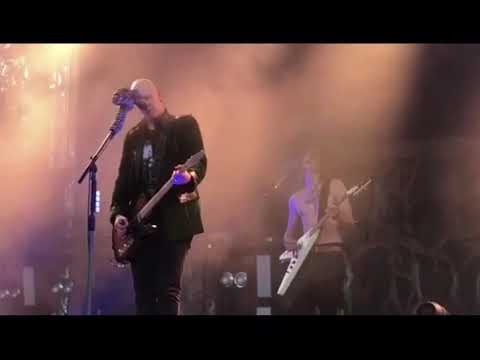 Toni Wirtanen ja aina ei vaan muista oliko se armo vai ilona joka  piti laulaa