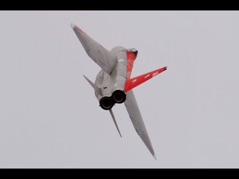 GIANT 1/4 SCALE RC ENGLISH ELECTRIC LIGHTNING (WORLDS LARGEST) TWIN TURBINES LMA RAF COSFORD - 2017