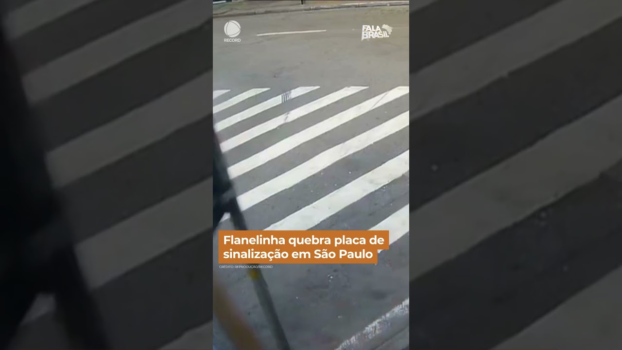 Parking attendant breaks traffic sign in São Paulo #shorts #falabrasil