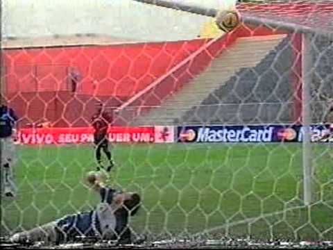 2005: Cruzeiro 4x5 Atlético PR