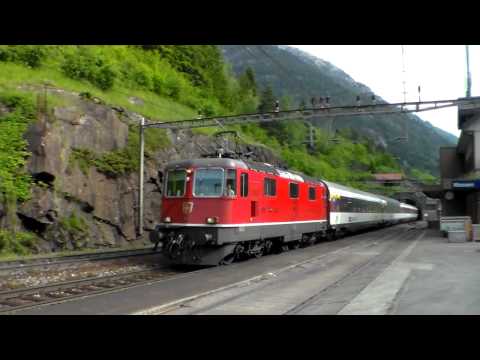 TRENO PASSEGGERI TRANSITA A WASSEN (CH) 2 - 6 - 2014.