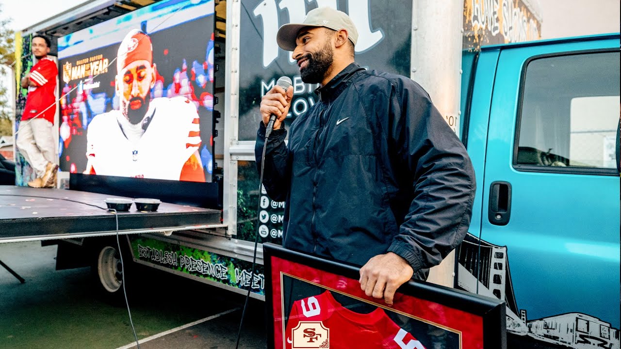 Curtis Robinson Receives Surprise Reveal as 2025 Walter Payton Man of the Year Club Winner | 49ers
