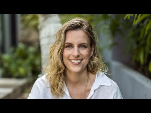 Video Thumbnail: Lea Hoppenworth sucht als Princess Charming nach der Liebe!