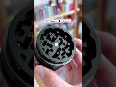 No mess with the auto-dispensing Cloudious 9 Tectonic Grinder.