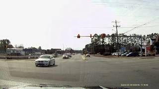 preview picture of video 'Running a RED Light in Greenville, NC 2-6-2014'