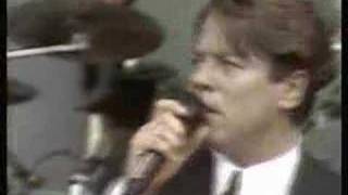 Robert Palmer with the UB40 horn section Video