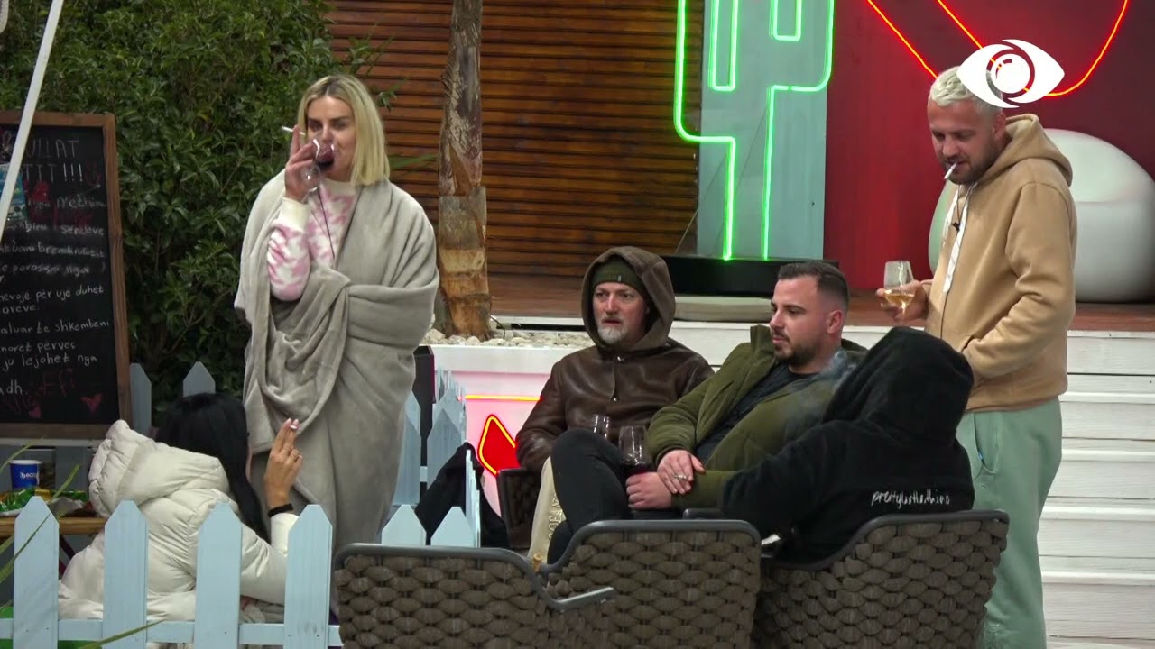 Duke bërë skenarin e rradhës/ Banorët bisedojnë te ruloti