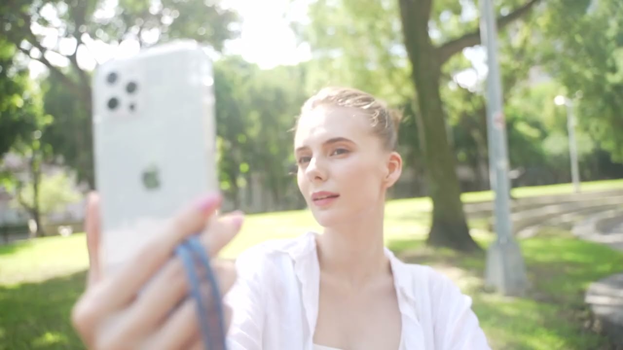 Чохол для iPhone 15 Prо SwitchEasy PLAY Elegant (SPH56P008RE23) video preview