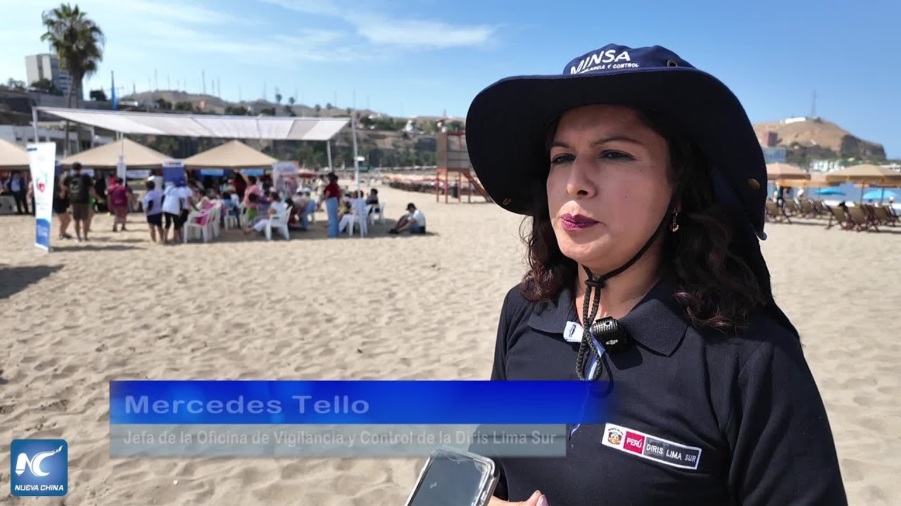 Adultos mayores peruanos aprovechan verano austral para cuidar su salud con "bailetón" en playa