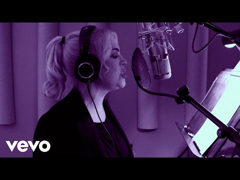 Brenna Whitaker - Don't Let Me Be Lonely