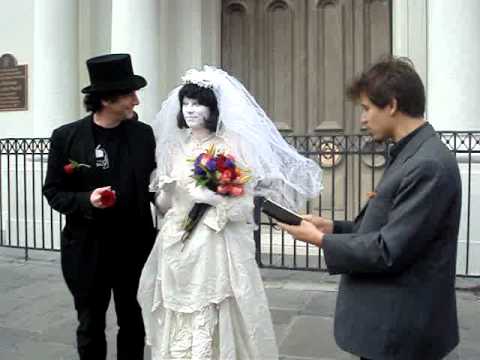 Jason Webley perfoms Man and Statue Wedding