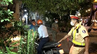 Drunk man tried to escape when he saw Saigon Traffic Police blocking the road and the ending