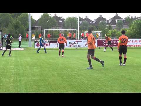 31 mei 2014 VV De Meern B1 - AFC'34 B1 nacomp 2-0 Prima tackle Pjotr
