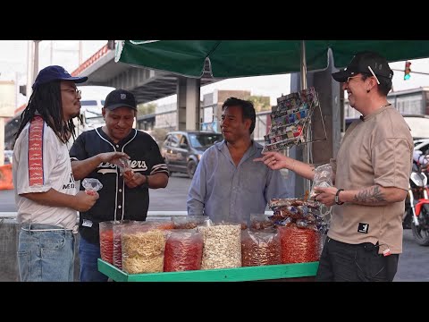REGALANDO BOTANAS EN IZTAPALAPA con Gianni Pex y Rulo Matías - Lalo Elizarrarás