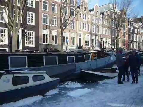On the frozen Prinsengracht (Princes' canal) in Amsterdam, 11 February 2012