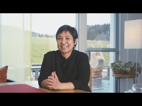 Eine weibliche natürliche Brust nach Brustkrebs