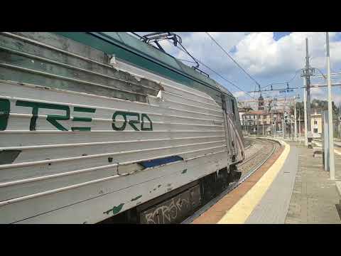 E464.274 Trenord con piano ribassato alla stazione di Monza