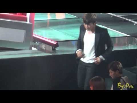 120821 Lee MinWoo at Asian Wave Recording ( 'shhhh'...cute! )